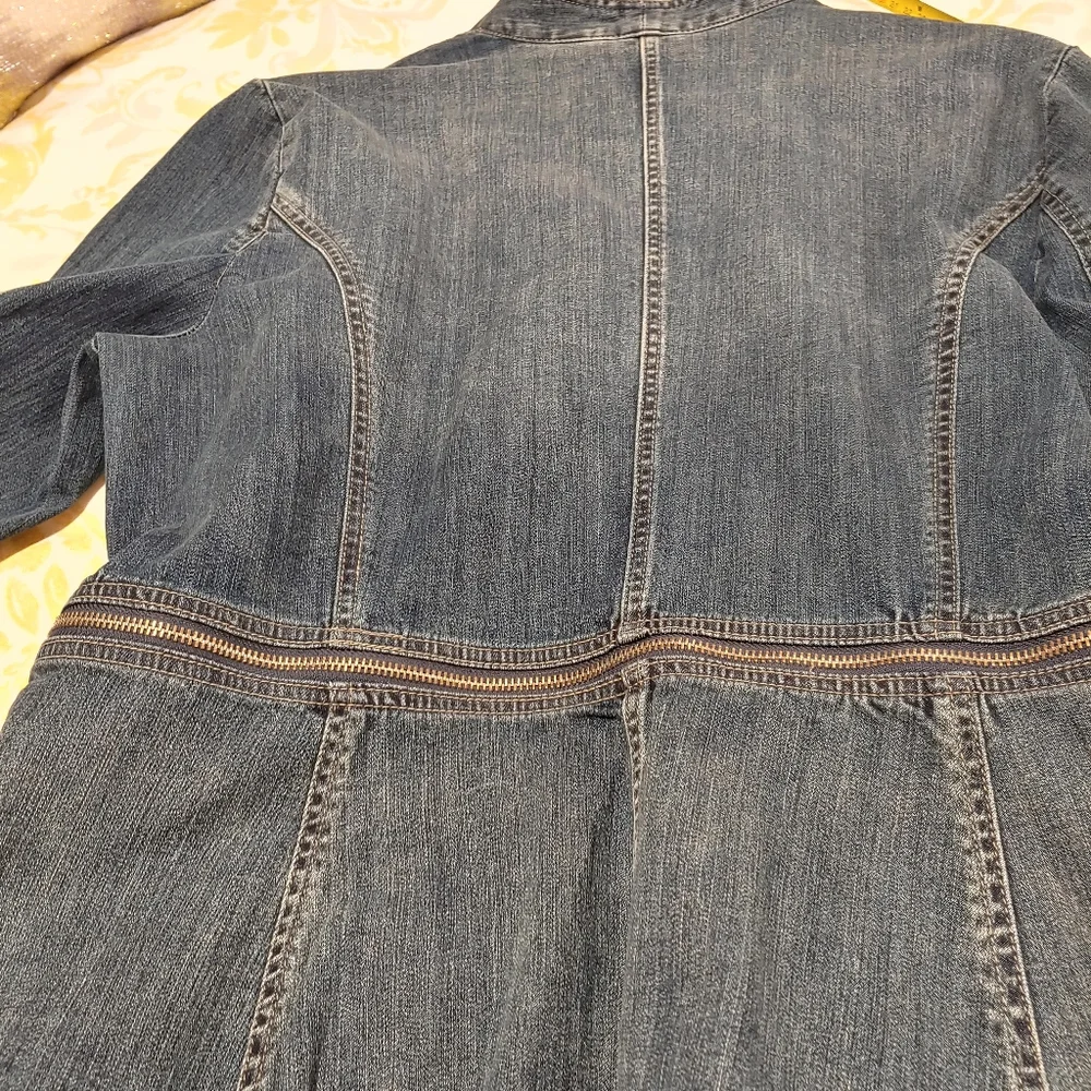 Jean jacket - Picture 2 of 8